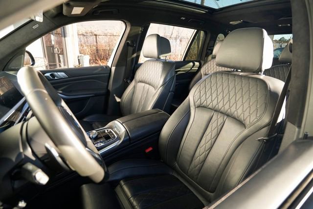 Used 2020 BMW X7 M50i w/ Dynamic Handling Package image 23