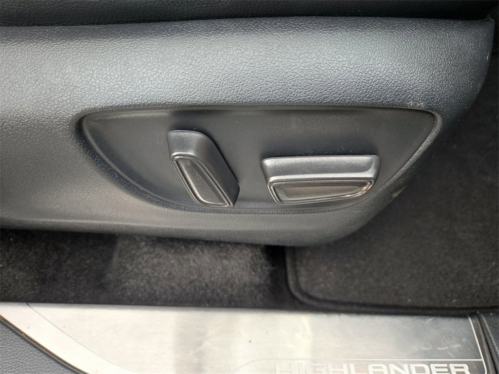 Used 2023 Toyota Highlander XSE image 30