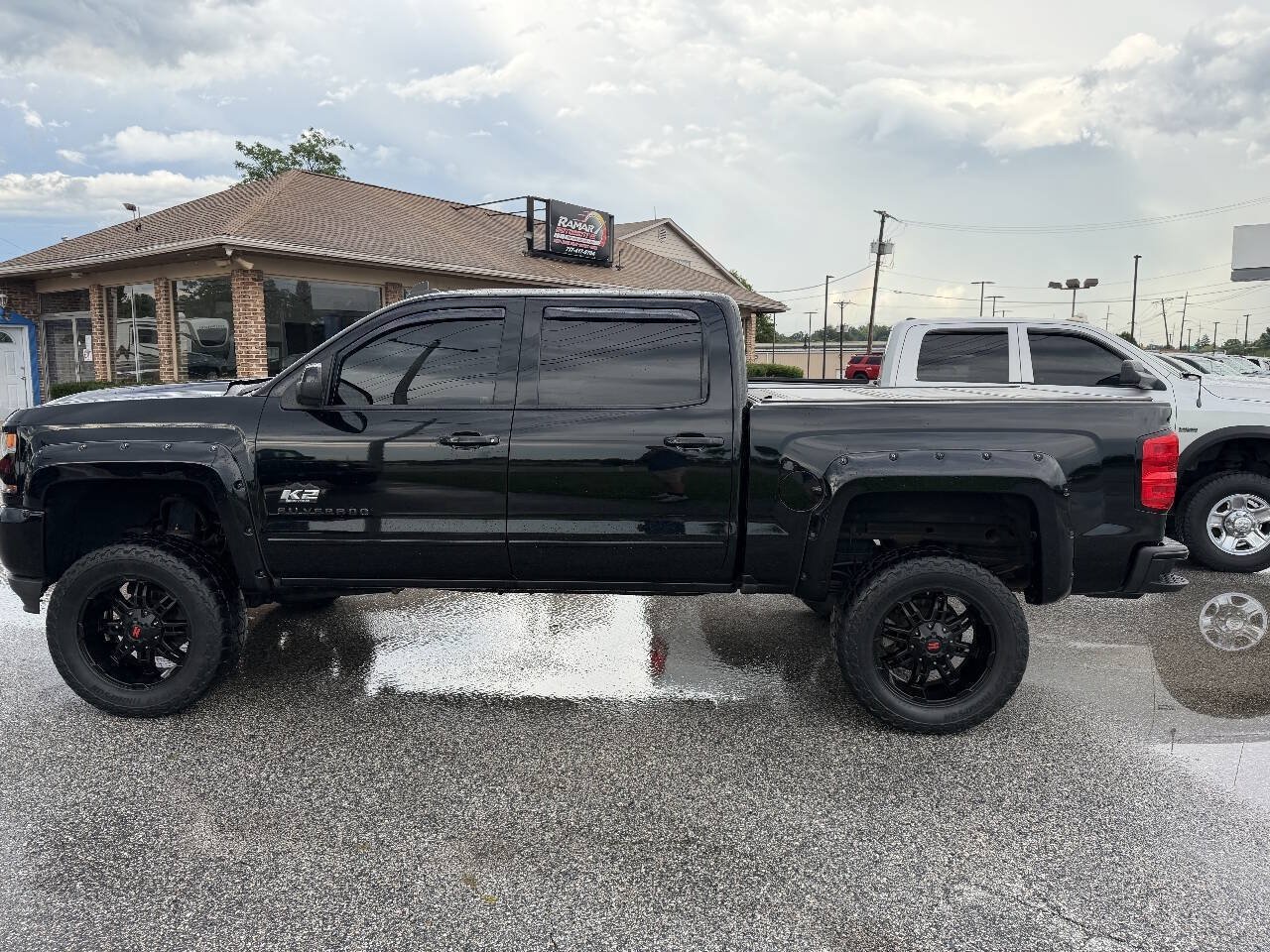 Used 2017 Chevrolet Silverado 1500 LT w/ All Star Edition AWD/4WD image 16