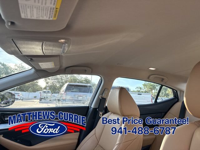Used 2017 Nissan Maxima SR FWD image 11
