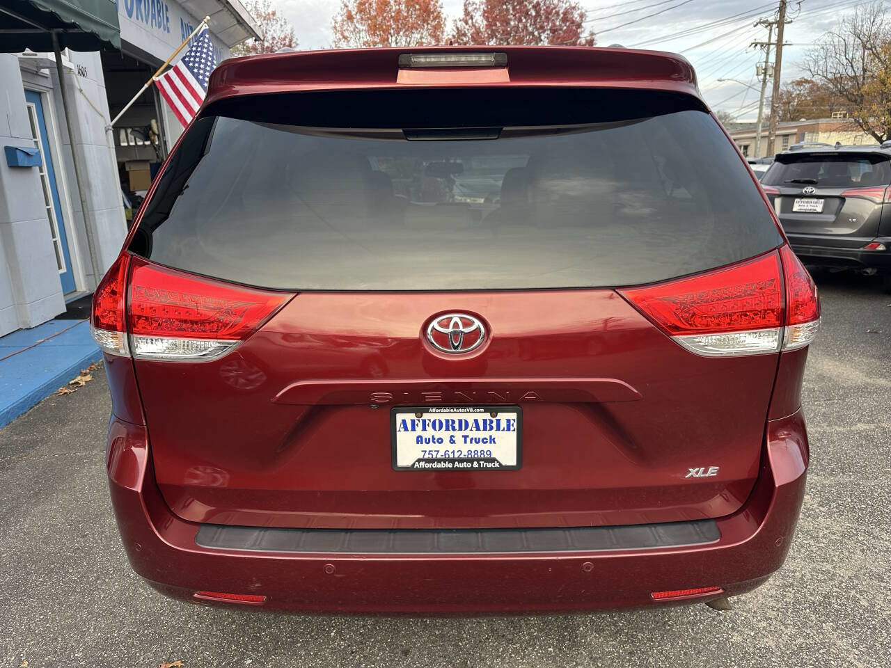 Used 2011 Toyota Sienna XLE image 9