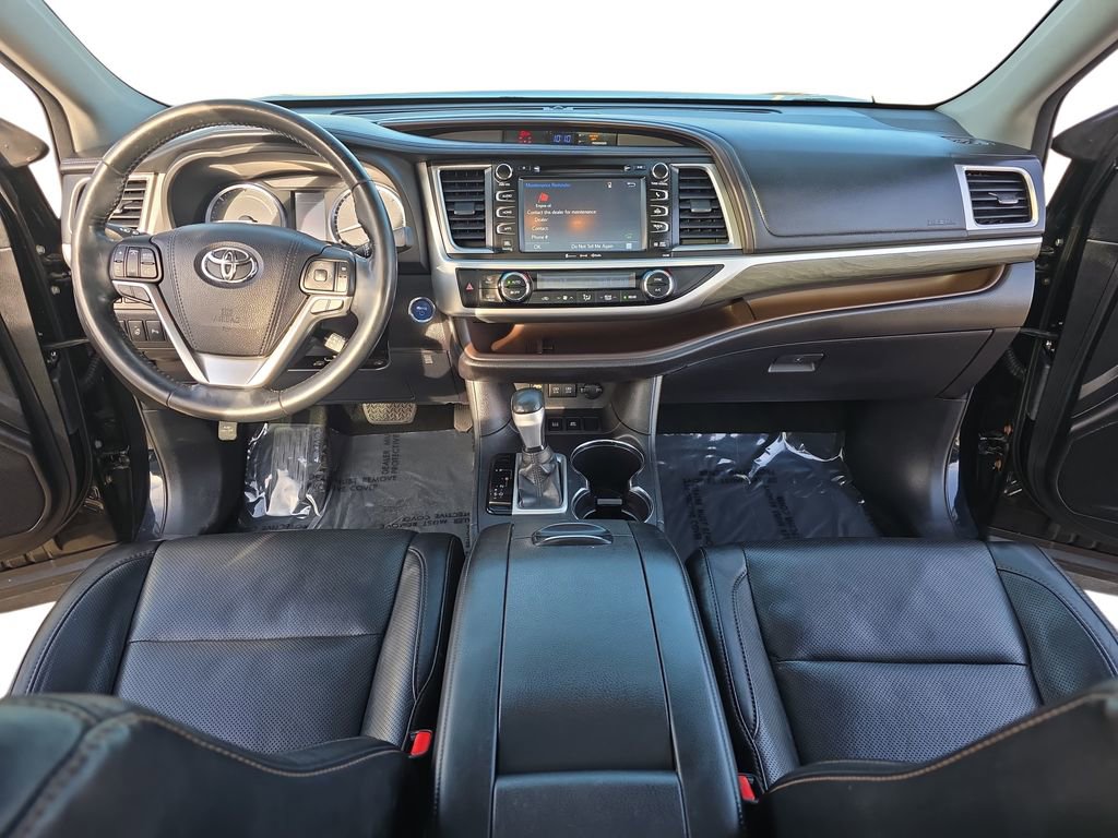 Used 2017 Toyota Highlander Limited Platinum image 9