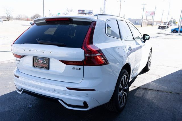 Used 2023 Volvo XC60 B5 Plus image 7