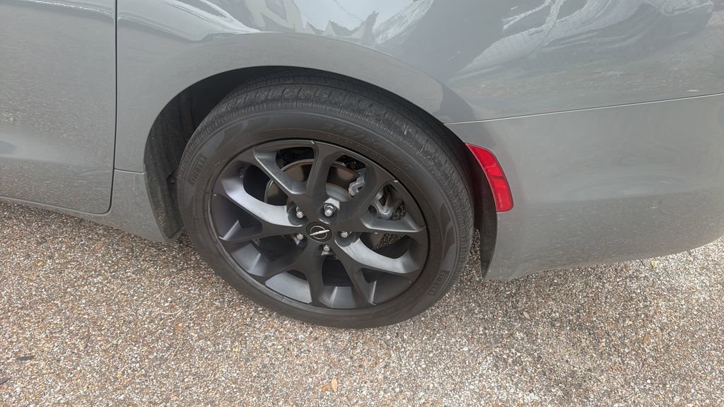 Used 2021 Chrysler Pacifica Touring-L w/ Premium & Safety Sphere Group FWD image 21