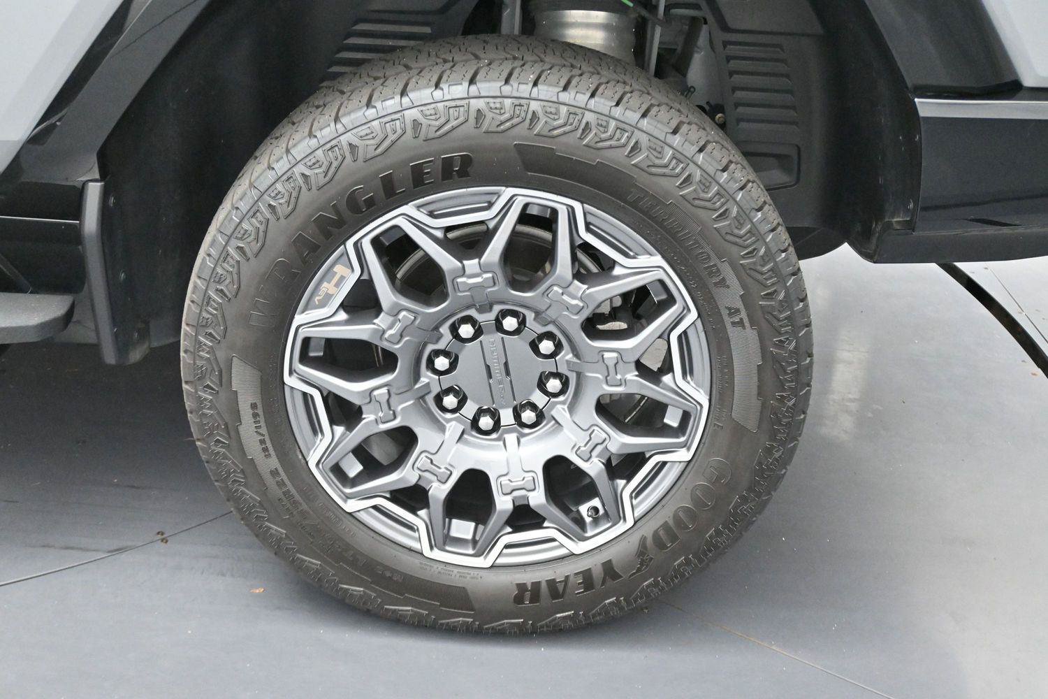 Used 2024 GMC Hummer EV 3X AWD/4WD image 41