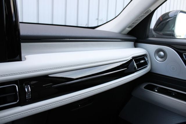 New 2026 Lincoln Aviator Reserve AWD/4WD image 18