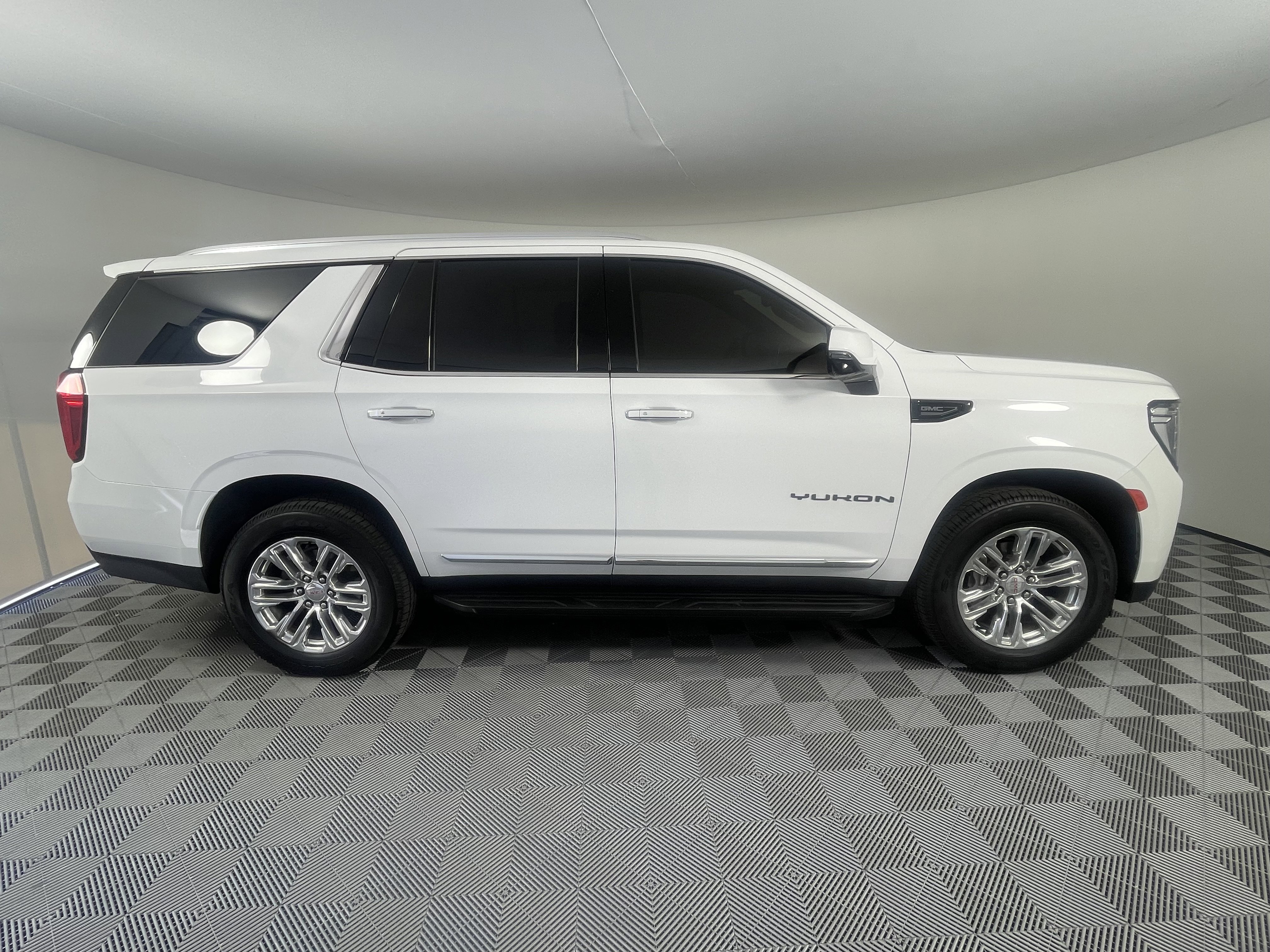 Used 2022 GMC Yukon SLT w/ SLT Luxury Package image 6