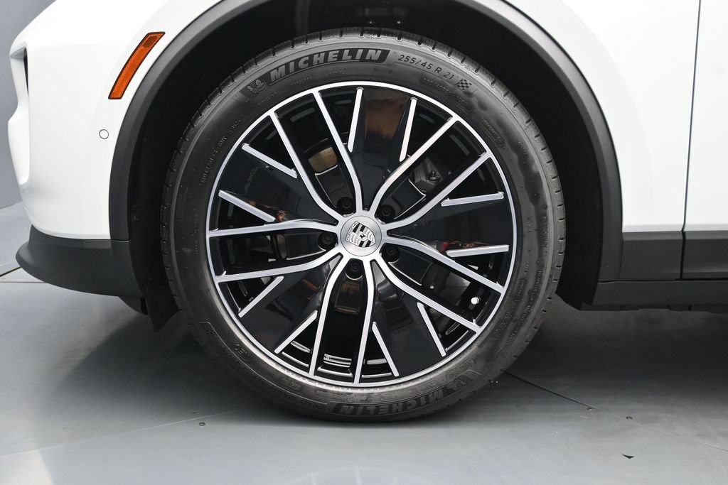New 2026 Porsche Macan 4 Electric AWD/4WD image 8
