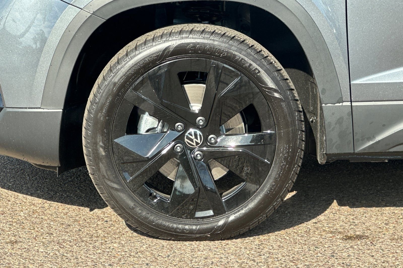New 2026 Volkswagen Taos SE FWD image 25