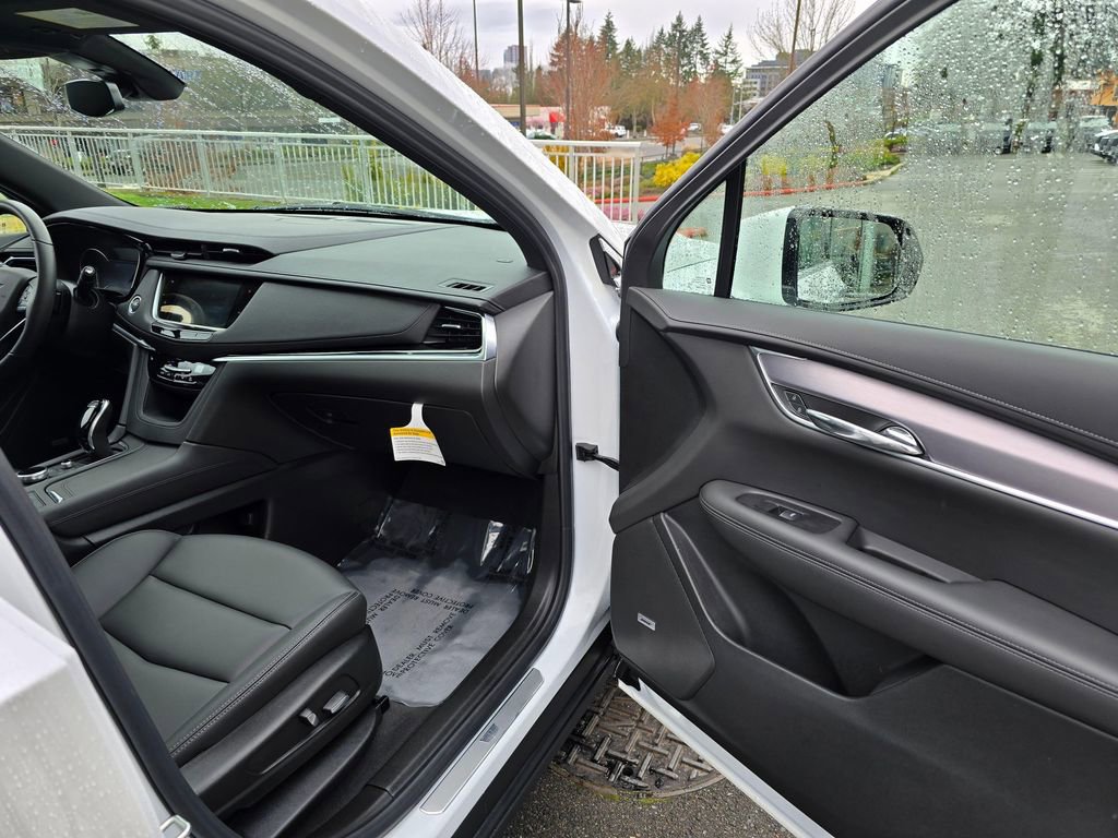 Used 2025 Cadillac XT6 Luxury image 10