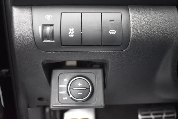 Used 2012 Kia Forte Koup SX w/ Leather Pkg FWD image 19