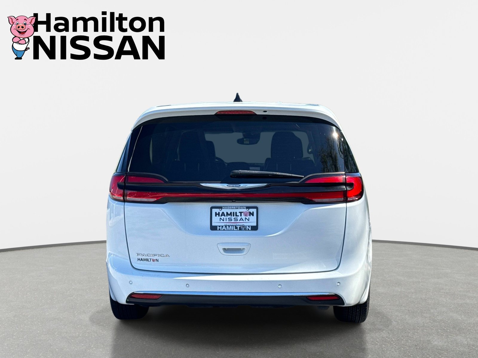 Used 2024 Chrysler Pacifica Touring-L FWD image 3