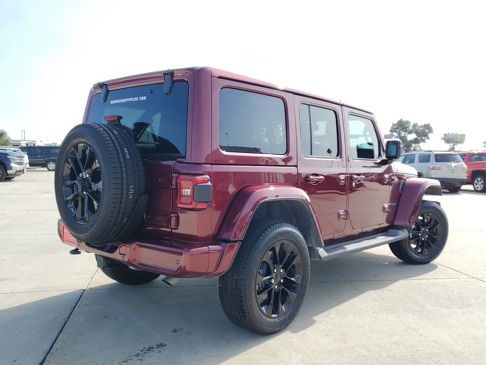 Used 2021 Jeep Wrangler Unlimited Sahara AWD/4WD image 5