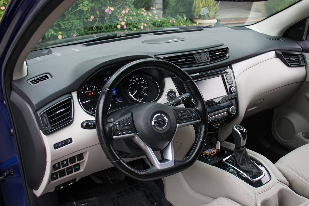 Used 2020 Nissan Rogue Sport SL w/ Premium Package image 17