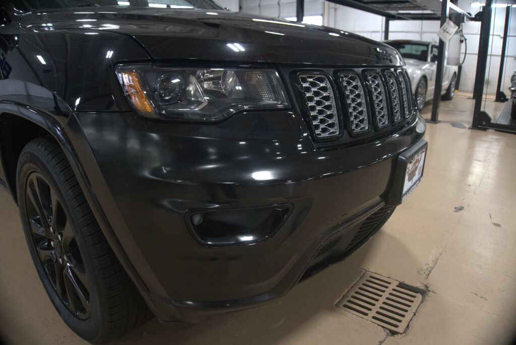 Used 2018 Jeep Grand Cherokee Altitude AWD/4WD image 9