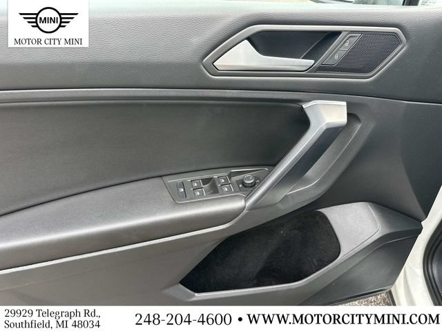 Used 2021 Volkswagen Tiguan SE w/ Panoramic Sunroof Package AWD/4WD image 18