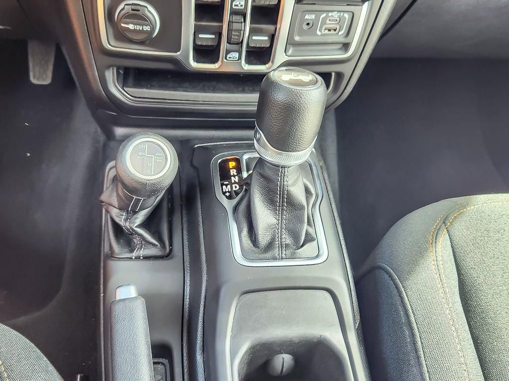 Used 2025 Jeep Wrangler Unlimited Sahara AWD/4WD image 17