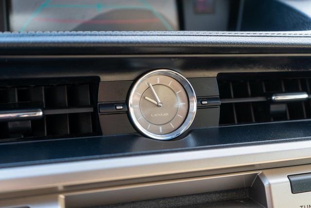 Used 2014 Lexus ES 350 w/ Luxury Package FWD image 34