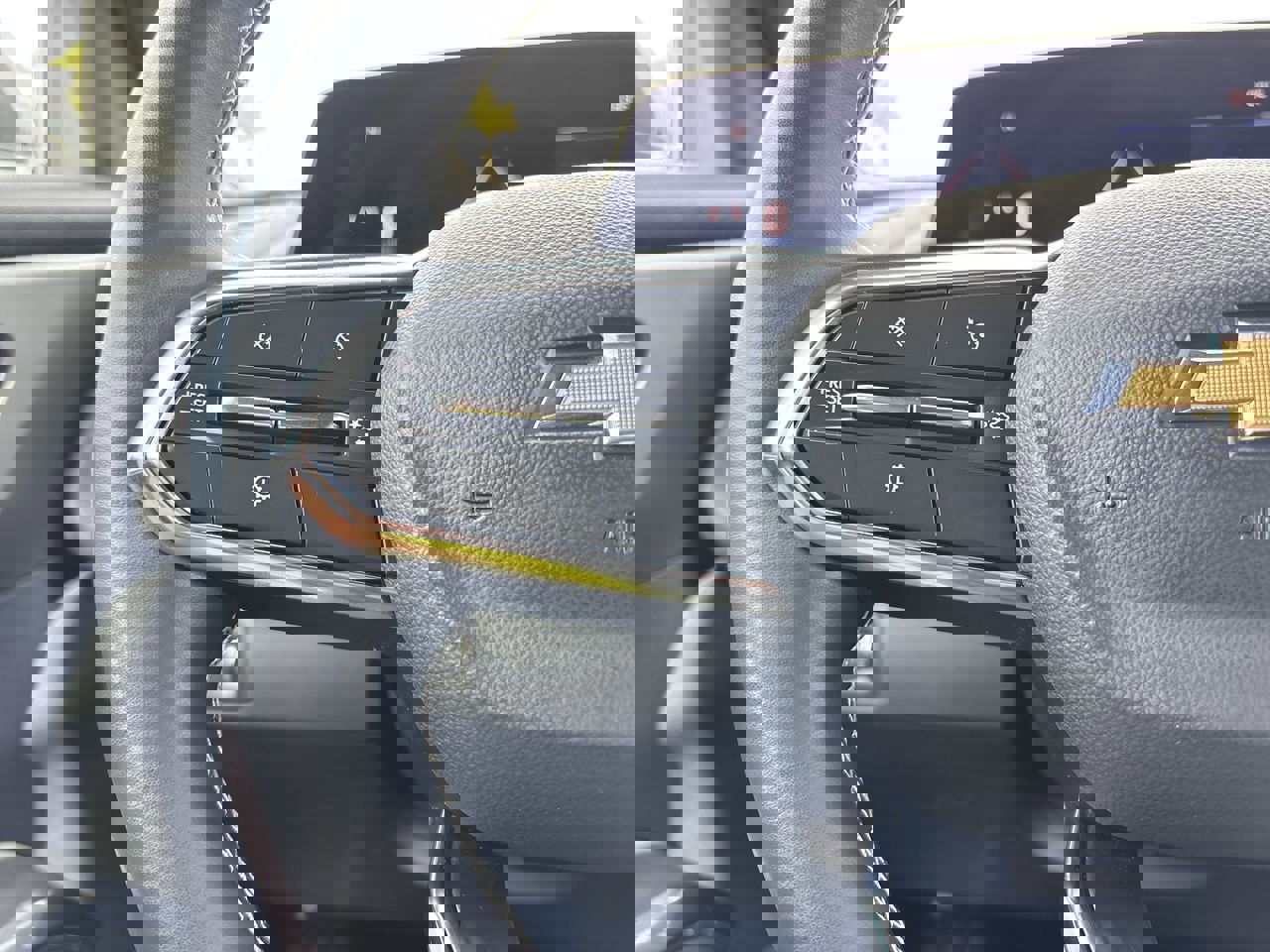 Used 2025 Chevrolet Traverse LT image 29