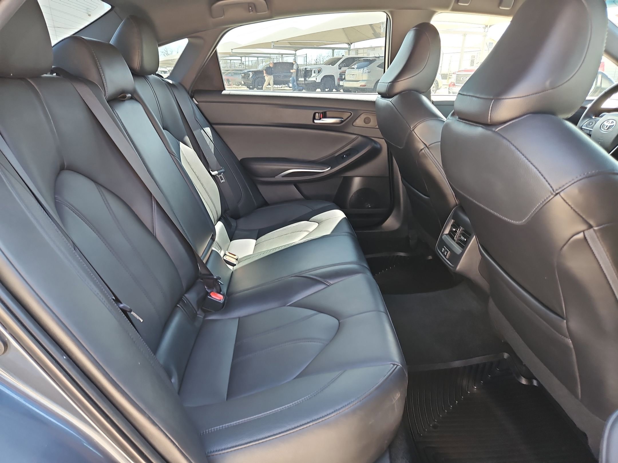 Used 2022 Toyota Avalon XLE FWD image 27