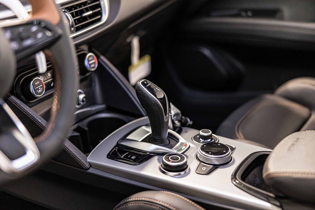 New 2025 Alfa Romeo Stelvio Sprint image 23