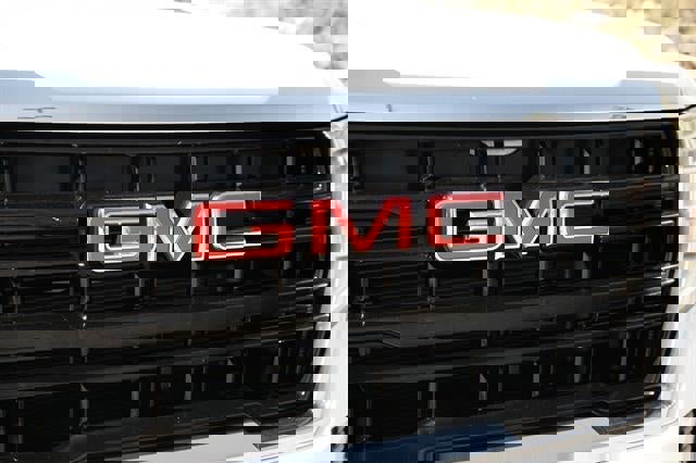 Used 2022 GMC Yukon XL SLE w/ Gmc Pro Safety Plus Package image 10