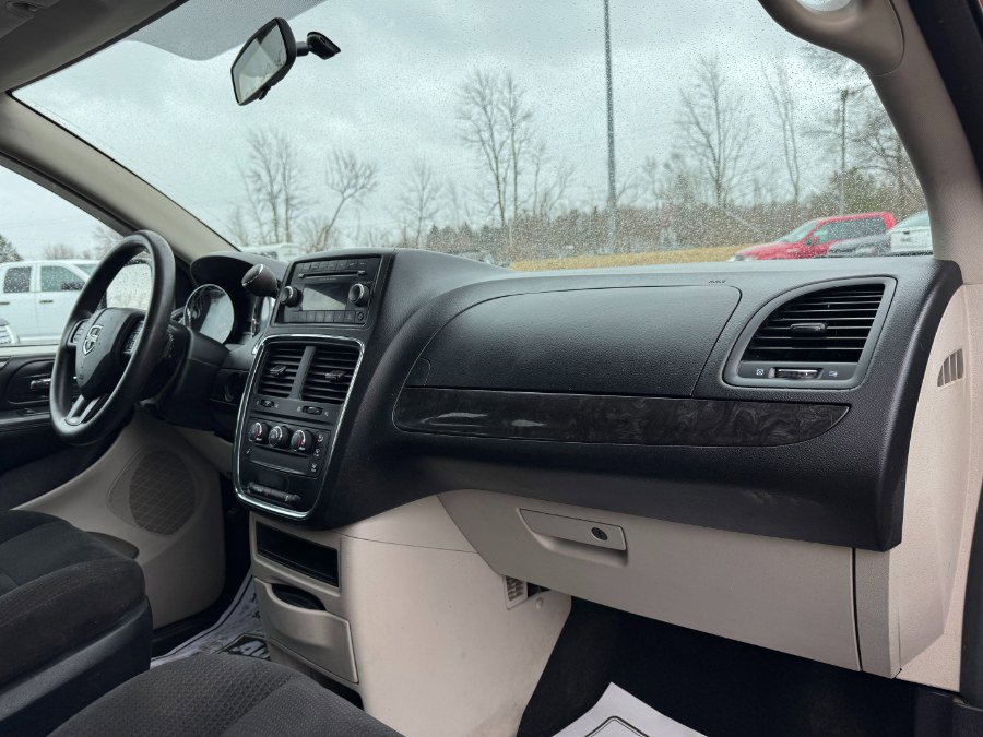 Used 2014 Dodge Grand Caravan SE image 23