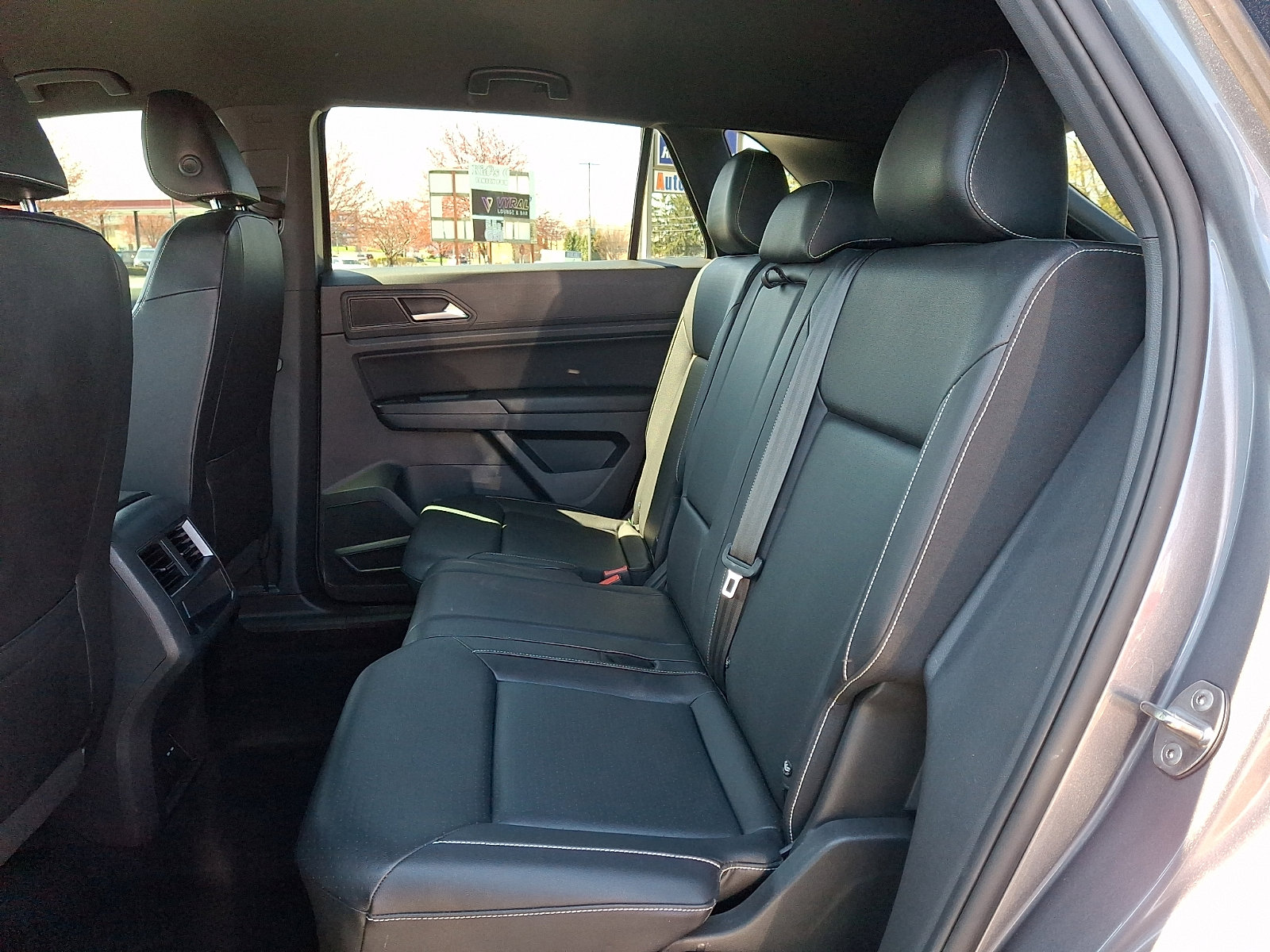 Used 2020 Volkswagen Atlas Cross Sport SE w/ Towing Package image 10