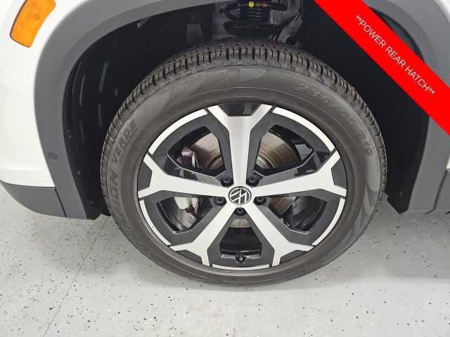 Used 2025 Volkswagen Tiguan SE w/ Panoramic Sunroof Package AWD/4WD image 9