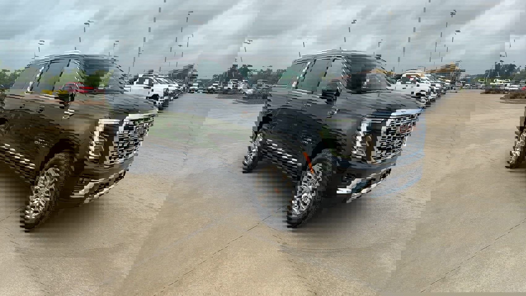 Used 2025 GMC Yukon XL Denali image 2