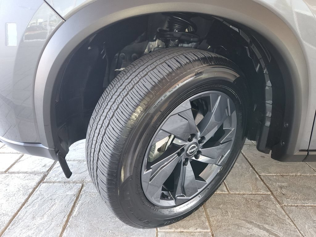 Used 2026 Nissan Rogue SV FWD image 31