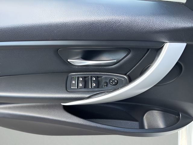 Used 2017 BMW 320i xDrive Sedan image 10