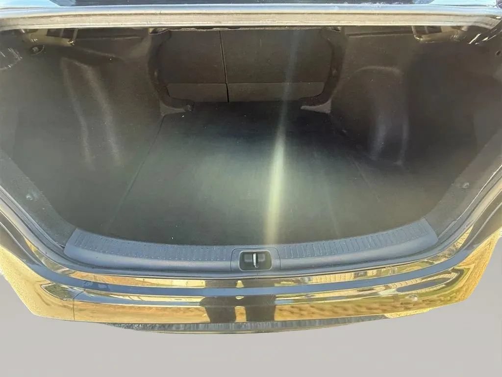 Used 2022 Toyota Corolla LE FWD image 30