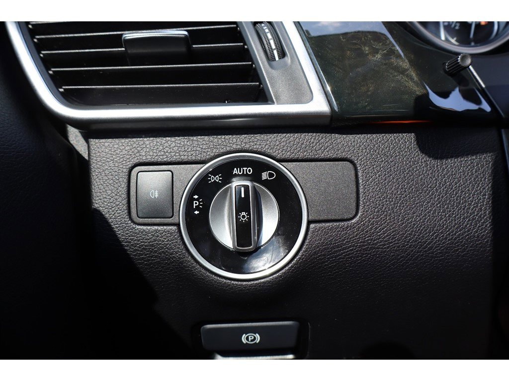 Used 2016 Mercedes-Benz GL 450 4MATIC image 32