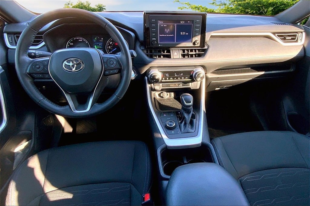 Used 2022 Toyota RAV4 SE image 7