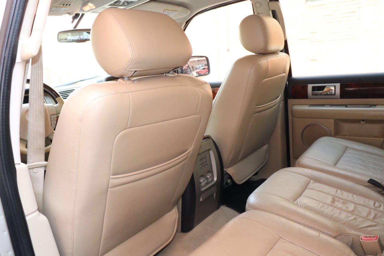 Used 2006 Lincoln Navigator Luxury RWD image 40