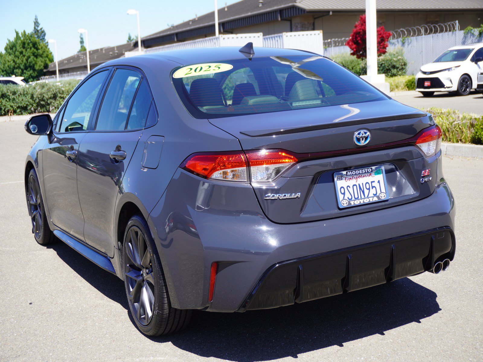 Used 2025 Toyota Corolla SE FWD image 8