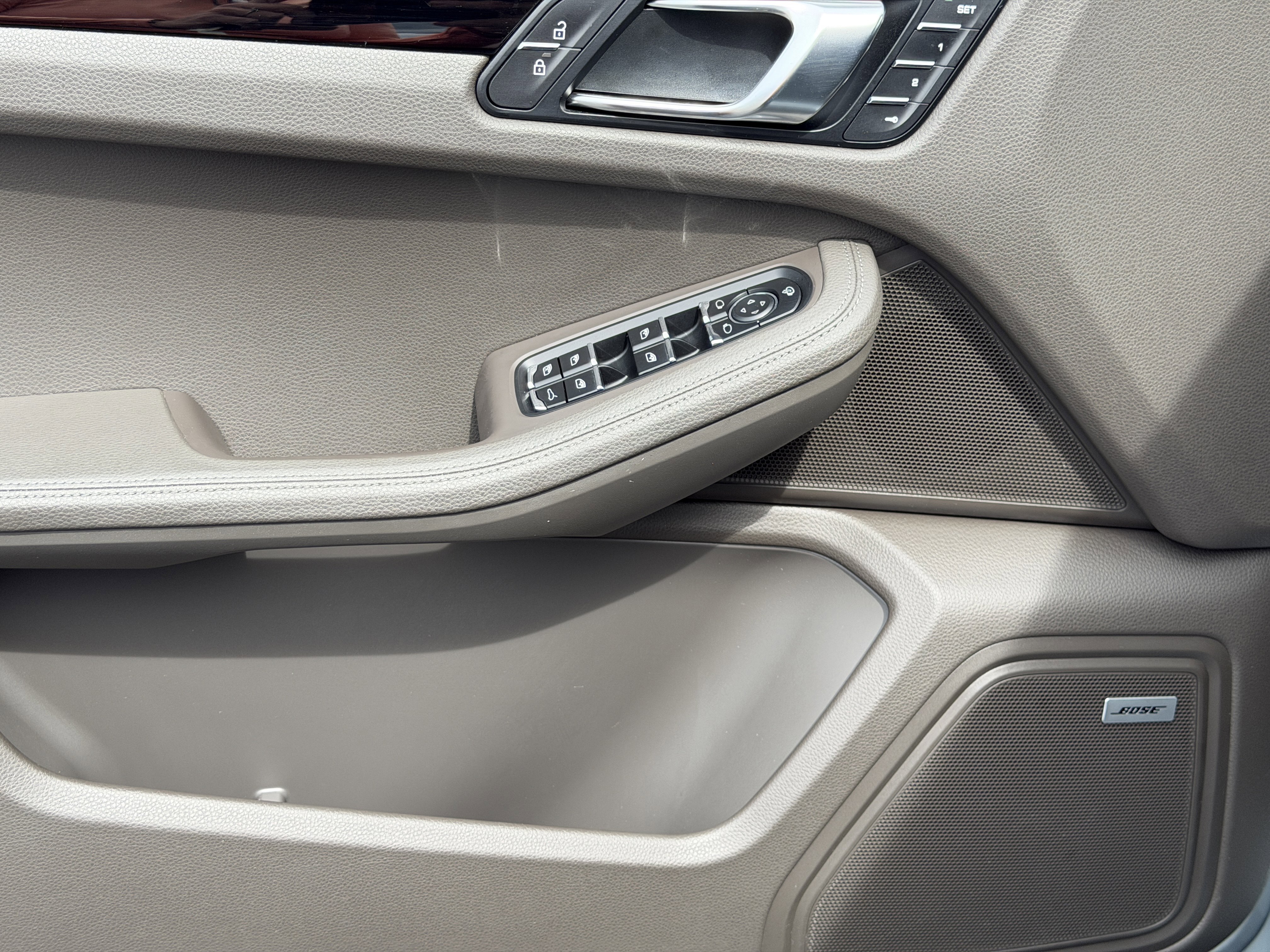 Certified 2022 Porsche Macan image 23