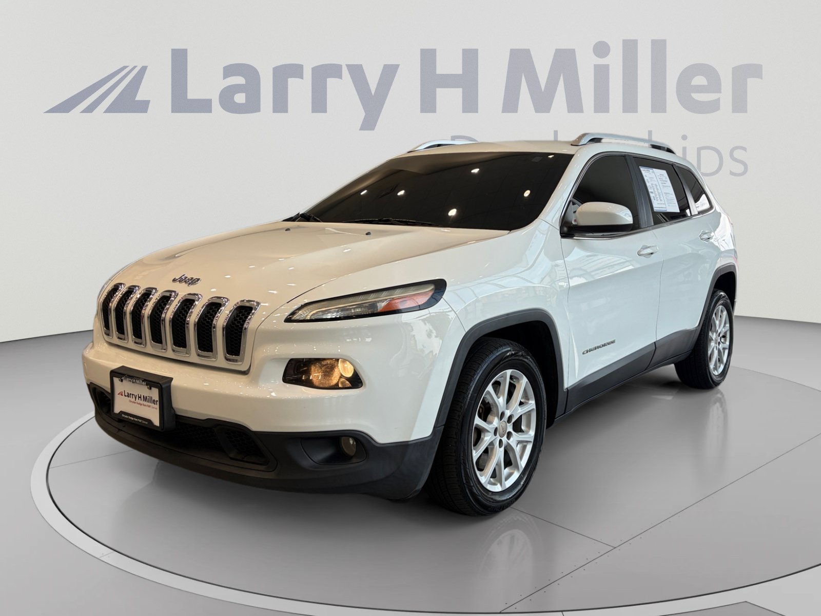 Used 2015 Jeep Cherokee Latitude FWD image 1