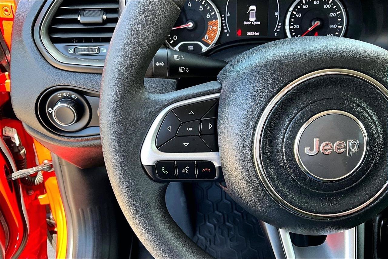 Used 2023 Jeep Renegade Latitude AWD/4WD image 11