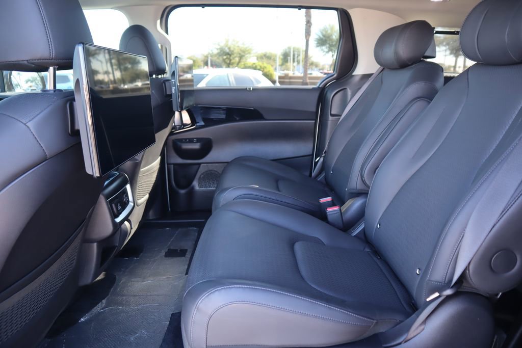 Used 2025 Kia Carnival SX Prestige image 20