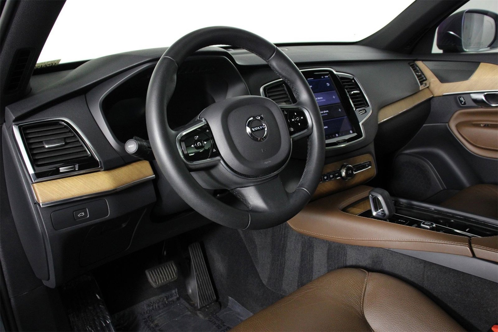 Certified 2023 Volvo XC90 B6 Plus w/ Protection Package Premier image 14