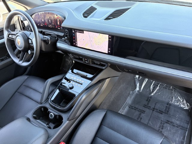 Used 2025 Porsche Cayenne AWD/4WD image 20
