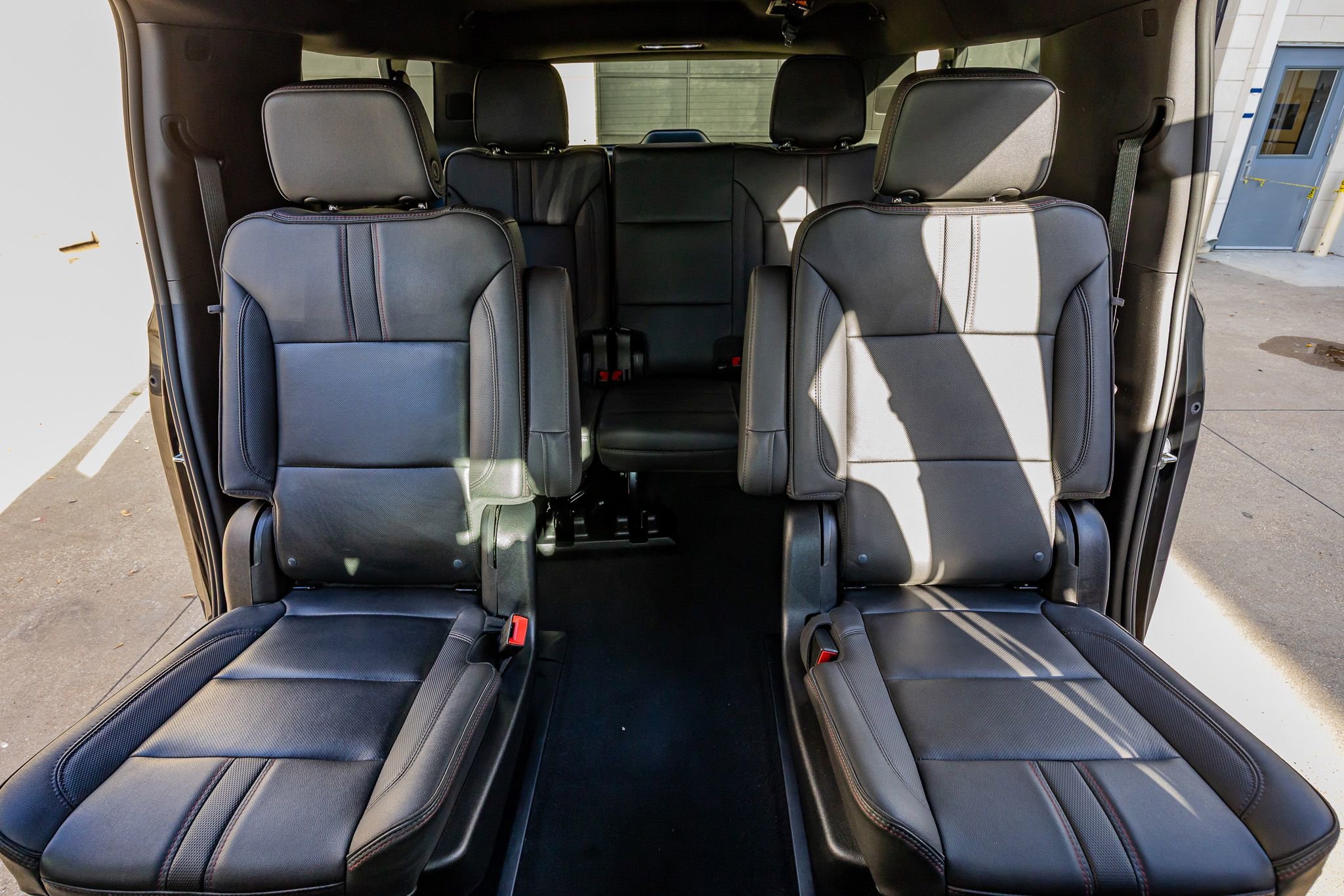 Used 2023 Chevrolet Suburban RST w/ Sport Performance Package image 34