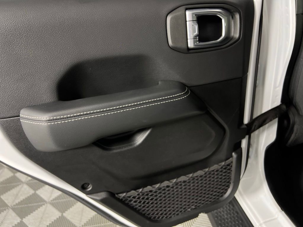 Used 2022 Jeep Wrangler Unlimited Sahara image 27