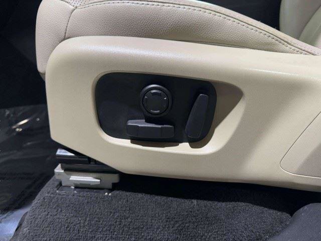 Used 2017 Land Rover Discovery HSE AWD/4WD image 22