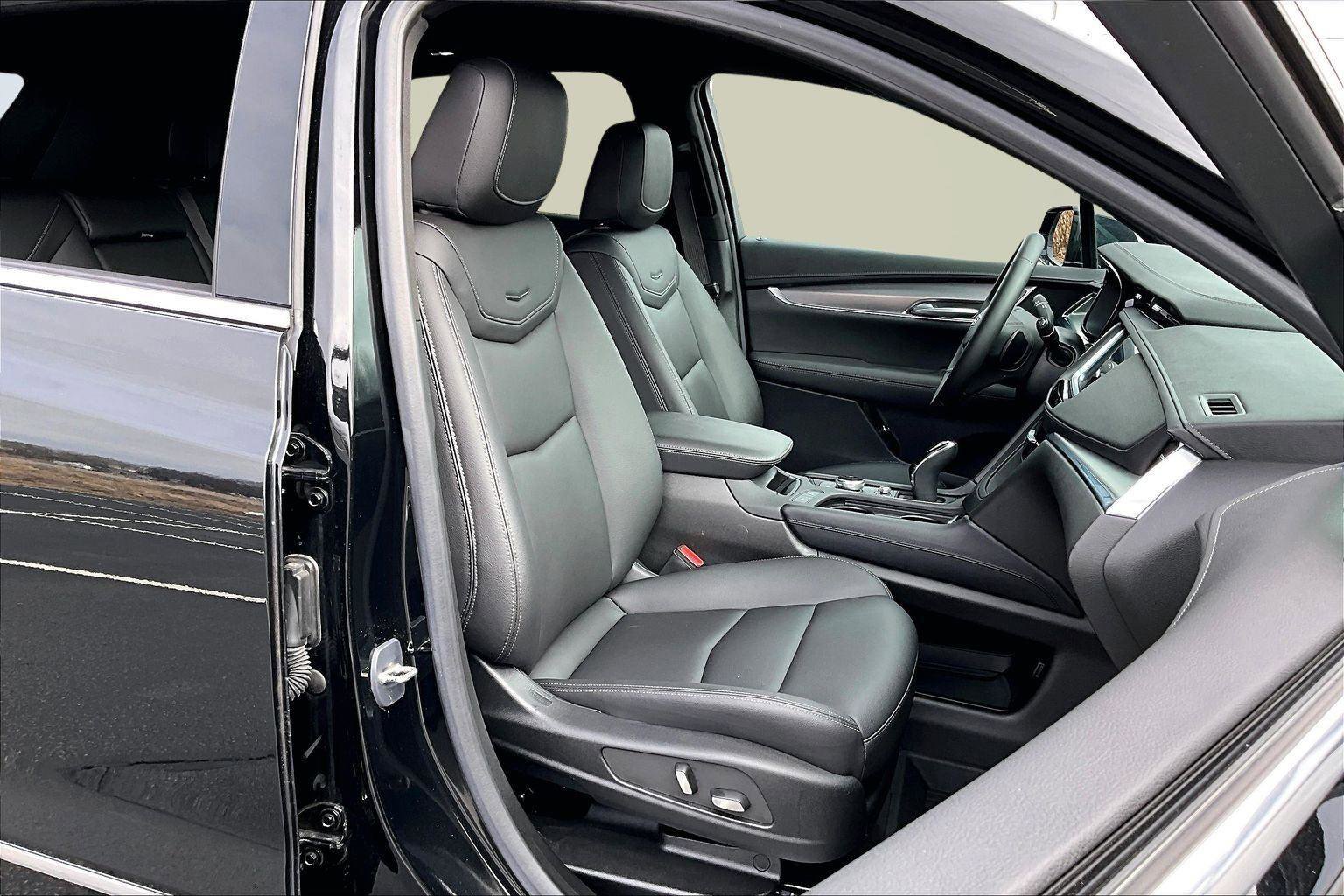 Used 2024 Cadillac XT5 Luxury w/ LPO, Floor Liner Package image 8