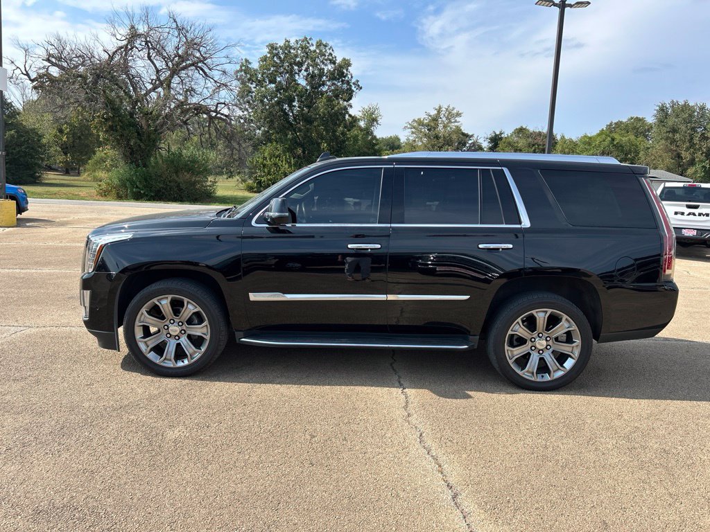 Used 2018 Cadillac Escalade Luxury AWD/4WD image 2