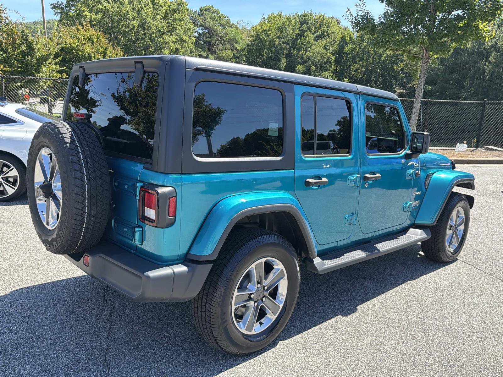 Used 2019 Jeep Wrangler Unlimited Sahara AWD/4WD image 9