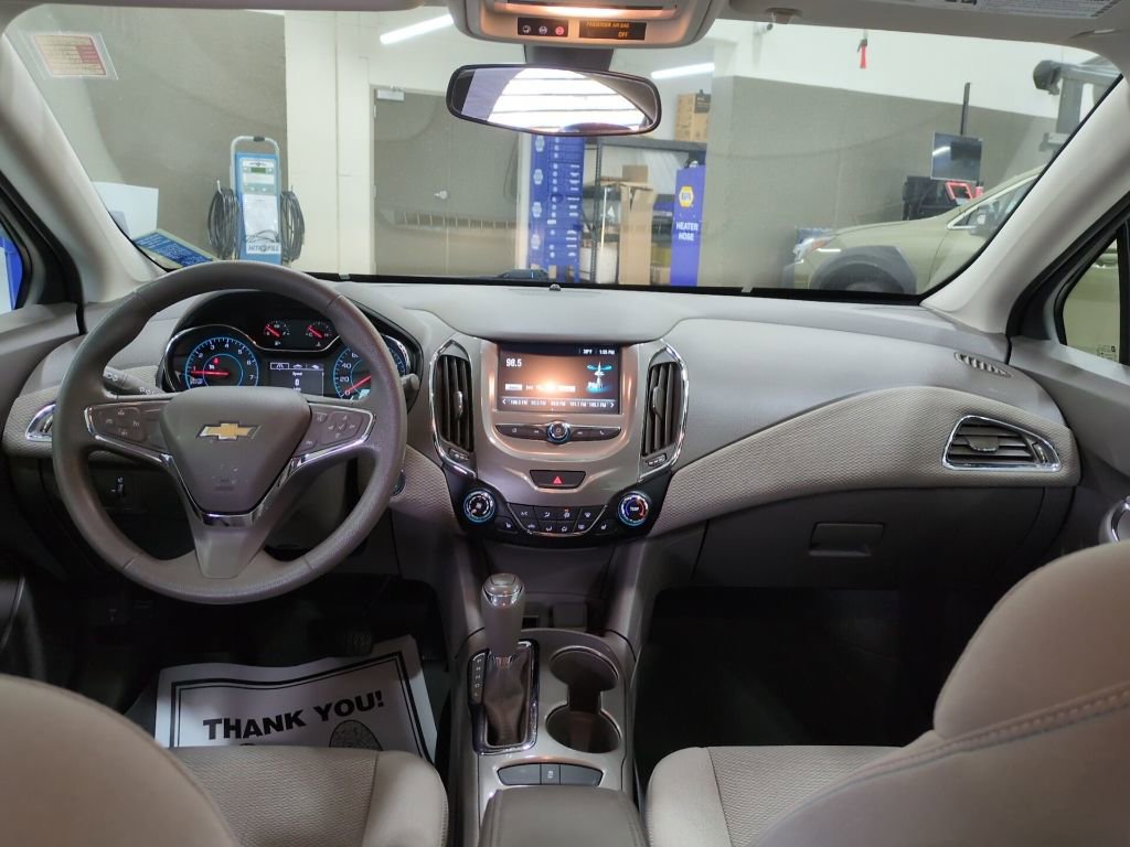 Used 2018 Chevrolet Cruze LT w/ Convenience Package image 7